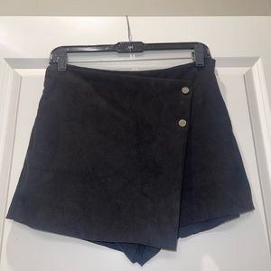 Mod on Trend Black Velvet Skort